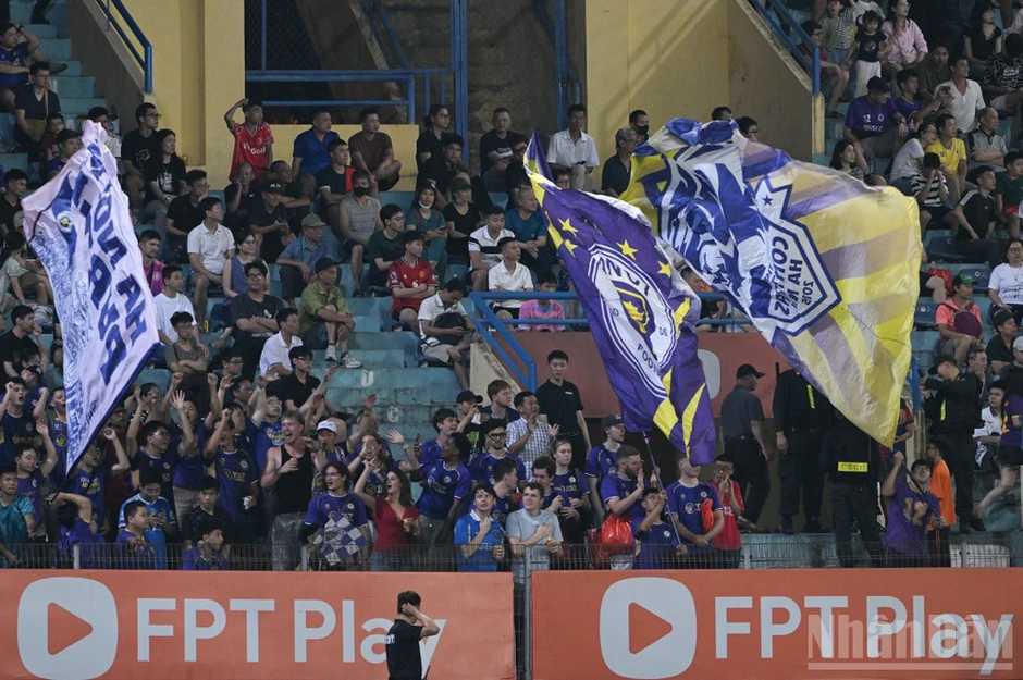 Giành chiến thắng 2-1 trước Đà Nẵng, Hà Nội vươn lên vị trí thứ ba Giành chiến thắng 2-1 trước Đà Nẵng, Hà Nội vươn lên vị trí thứ ba