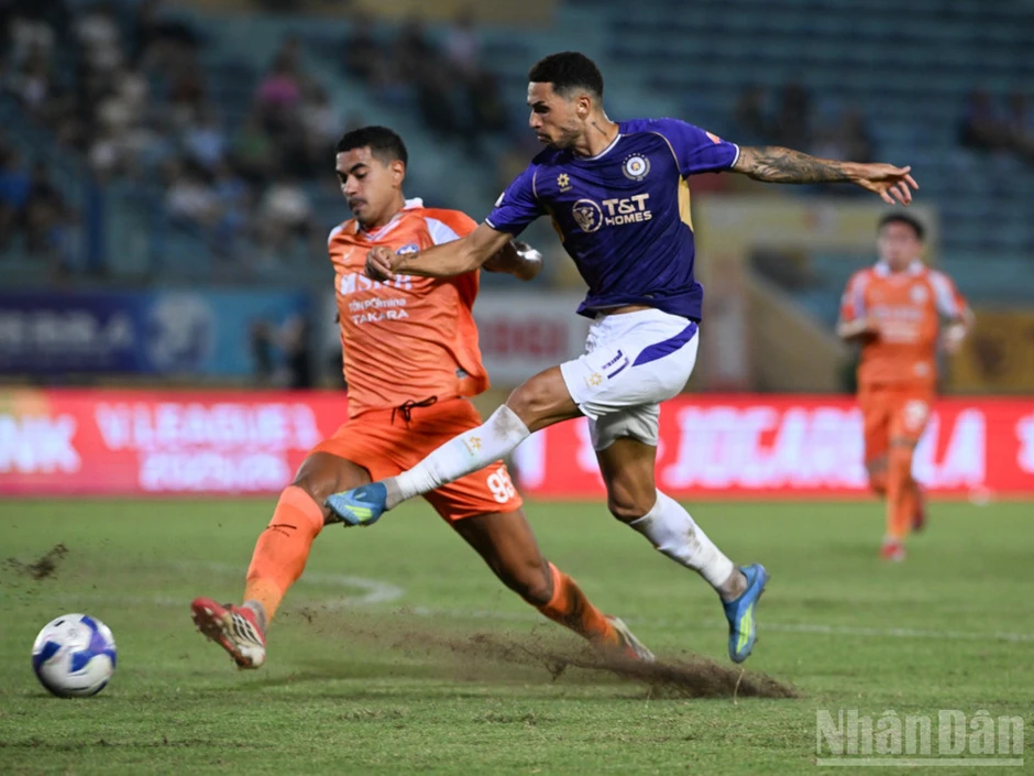 Giành chiến thắng 2-1 trước Đà Nẵng, Hà Nội vươn lên vị trí thứ ba Giành chiến thắng 2-1 trước Đà Nẵng, Hà Nội vươn lên vị trí thứ ba