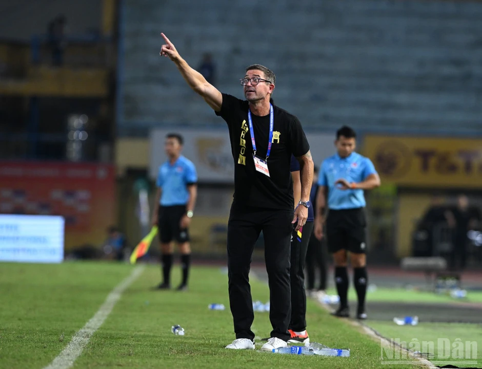 Giành chiến thắng 2-1 trước Đà Nẵng, Hà Nội vươn lên vị trí thứ ba Giành chiến thắng 2-1 trước Đà Nẵng, Hà Nội vươn lên vị trí thứ ba