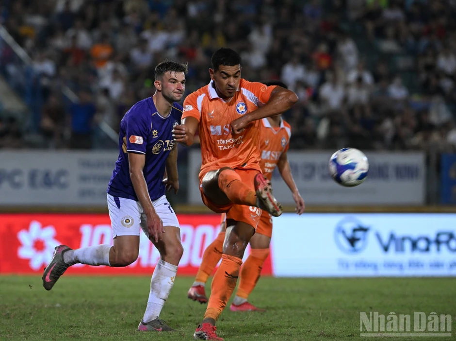 Giành chiến thắng 2-1 trước Đà Nẵng, Hà Nội vươn lên vị trí thứ ba Giành chiến thắng 2-1 trước Đà Nẵng, Hà Nội vươn lên vị trí thứ ba
