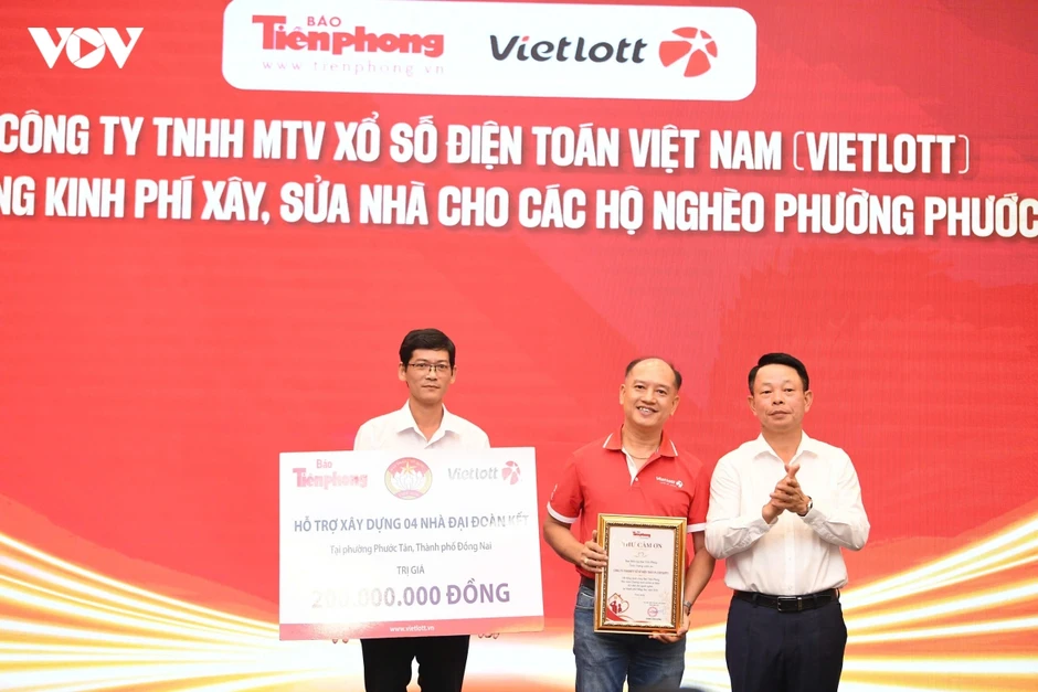 Golfer Lưu Ngọc Sáng vô địch Tiền Phong Golf Championship - Non sông một dải lần 2 Golfer Lưu Ngọc Sáng vô địch Tiền Phong Golf Championship - Non sông một dải lần 2