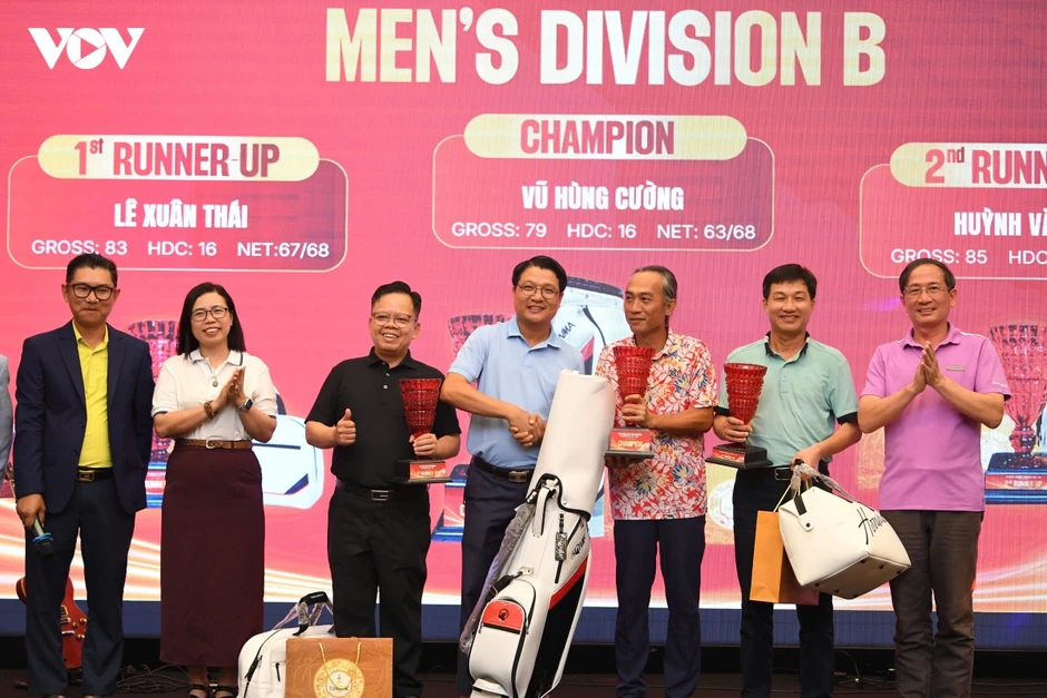 Golfer Lưu Ngọc Sáng vô địch Tiền Phong Golf Championship - Non sông một dải lần 2 Golfer Lưu Ngọc Sáng vô địch Tiền Phong Golf Championship - Non sông một dải lần 2