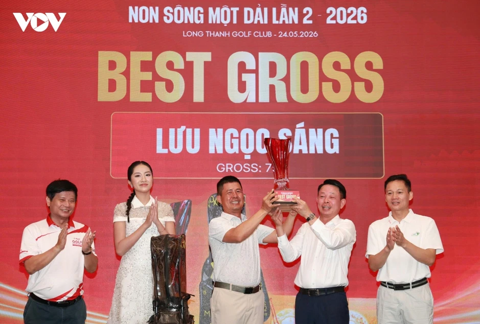 Golfer Lưu Ngọc Sáng vô địch Tiền Phong Golf Championship - Non sông một dải lần 2 Golfer Lưu Ngọc Sáng vô địch Tiền Phong Golf Championship - Non sông một dải lần 2