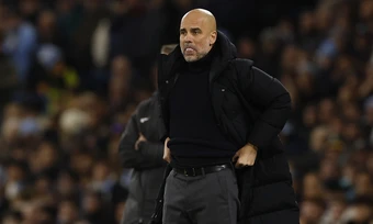 Guardiola được Man City dựng tượng và đặt tên cho khán đài - Báo TinVina