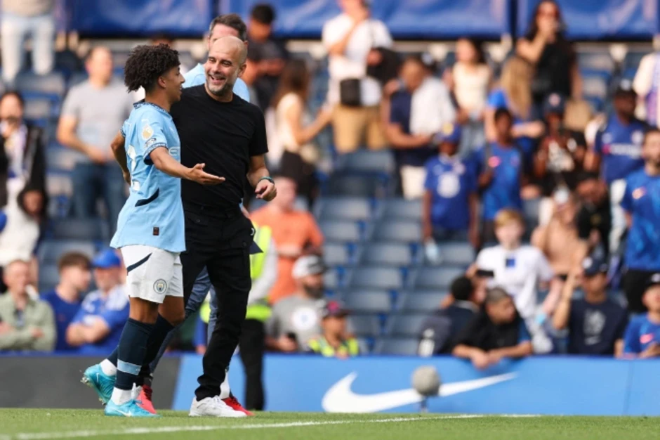 Guardiola được Man City dựng tượng và đặt tên cho khán đài - Báo TinVina
