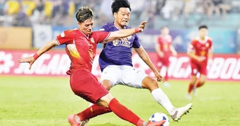 Hà Nội FC tiếp tục đua top ba