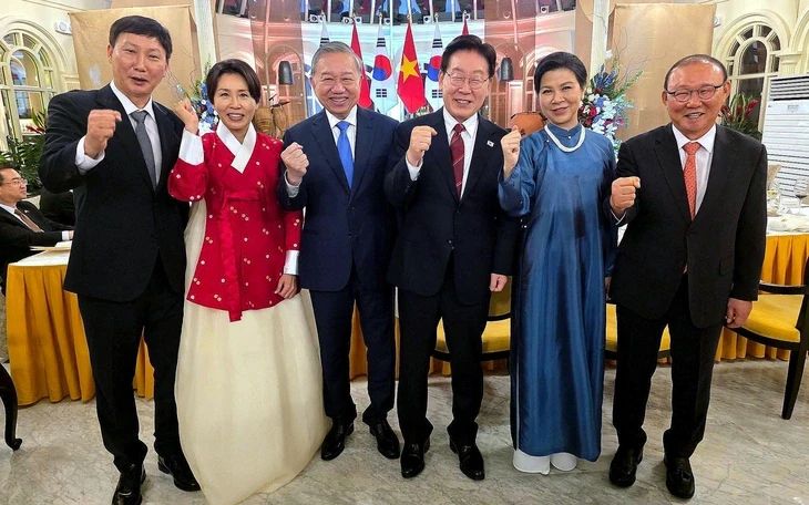 Hai năm thành công của HLV Kim Sang Sik tại Việt Nam Hai năm thành công của HLV Kim Sang Sik tại Việt Nam