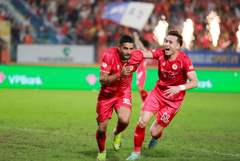Hai trọng tài FIFA Malaysia điều hành trận “derby Thủ đô” tại vòng 15 V.League