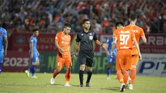 Hai trọng tài FIFA Malaysia điều hành trận “derby Thủ đô” tại vòng 15 V.League