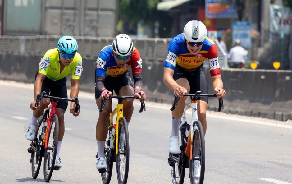 Hành trình 178 km rực lửa: cú sôlô ngoạn mục của Christopher Jensen Hành trình 178 km rực lửa: cú sôlô ngoạn mục của Christopher Jensen