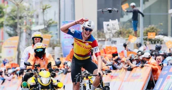 Hành trình 178 km rực lửa: cú sôlô ngoạn mục của Christopher Jensen