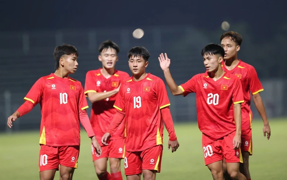 Hat-trick của Công Hậu đưa U19 Việt Nam đại thắng trận ra quân U19 Đông Nam Á