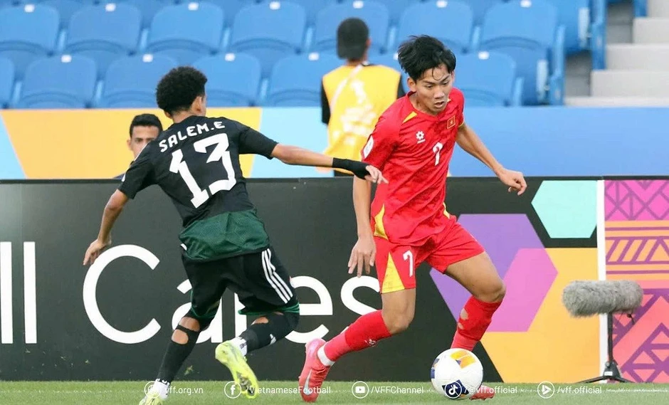 Hat-trick của Công Hậu đưa U19 Việt Nam đại thắng trận ra quân U19 Đông Nam Á