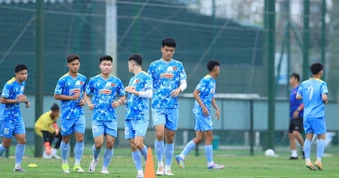 Hậu vệ cao gần 2m nỗ lực khẳng định vị trí tại U23 Việt Nam