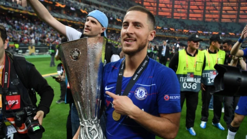 Hazard uống bia sau hành trình đạp xe 167 km