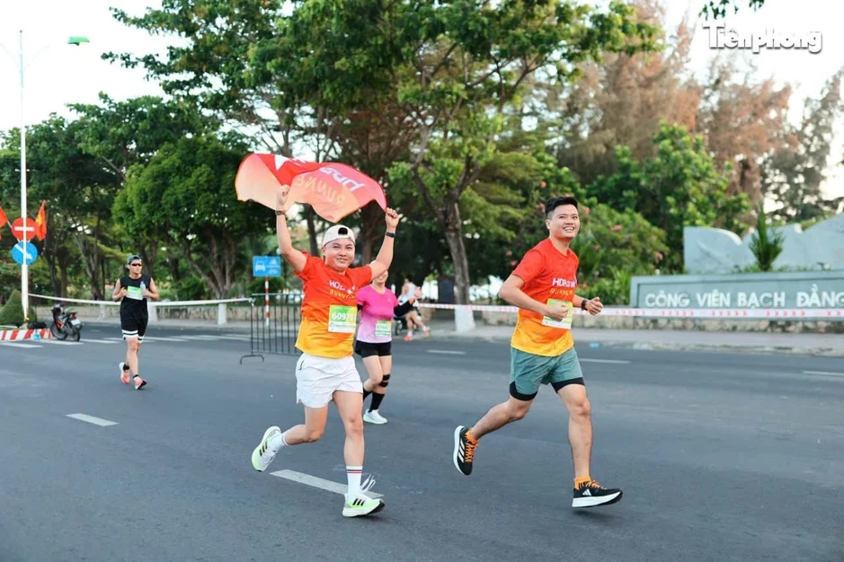 HDBank Runners và dấu ấn bền bỉ tại Tiền Phong Marathon 2026
