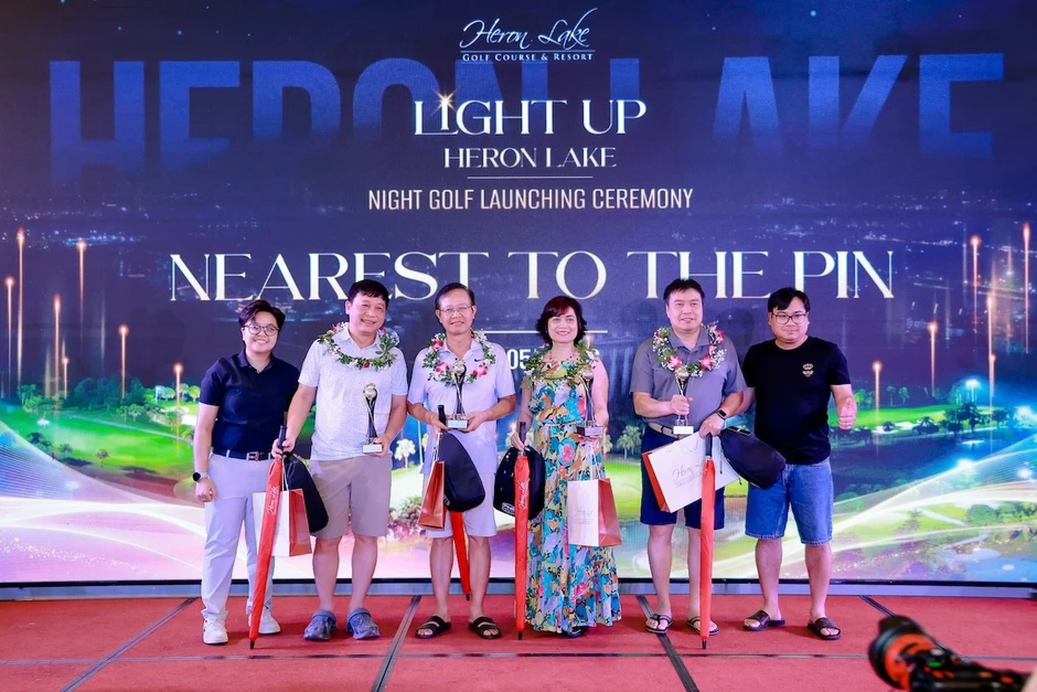 Heron Lake thắp sáng sân golf đêm, mở ra trải nghiệm mới cho golfer Heron Lake thắp sáng sân golf đêm, mở ra trải nghiệm mới cho golfer