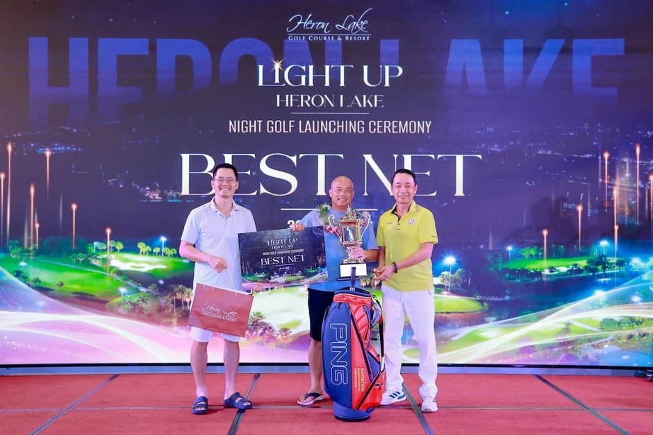 Heron Lake thắp sáng sân golf đêm, mở ra trải nghiệm mới cho golfer Heron Lake thắp sáng sân golf đêm, mở ra trải nghiệm mới cho golfer