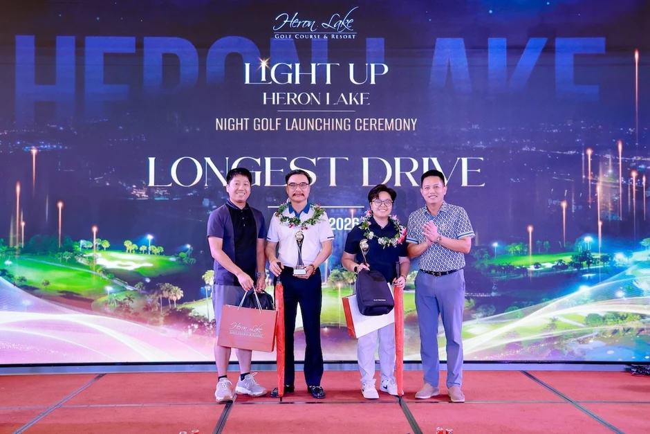 Heron Lake thắp sáng sân golf đêm, mở ra trải nghiệm mới cho golfer Heron Lake thắp sáng sân golf đêm, mở ra trải nghiệm mới cho golfer