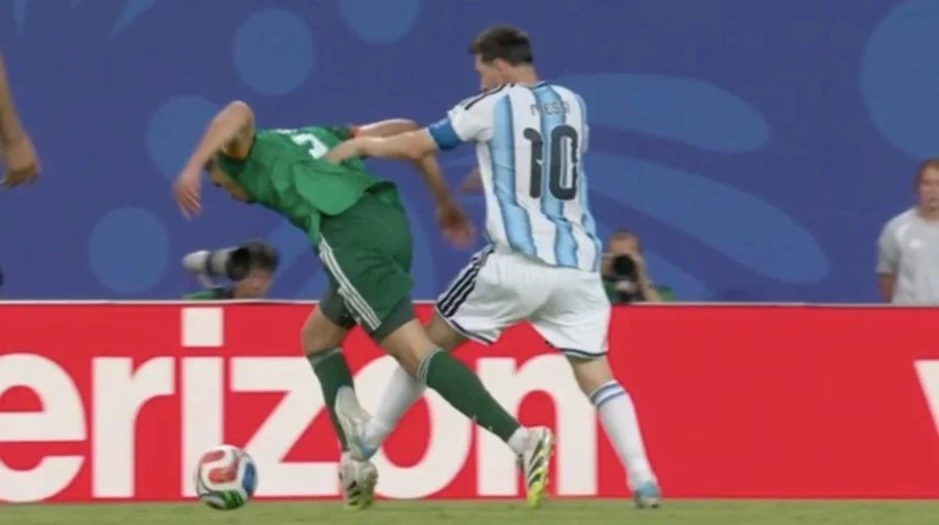 HLV Algeria ám chỉ Messi phải bị đuổi khỏi sân - Báo TinVina HLV Algeria ám chỉ Messi phải bị đuổi khỏi sân - Báo TinVina