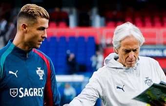 HLV Bồ Đào Nha: 'Ronaldo giận tôi'