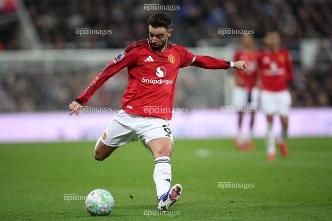 HLV Carrick nổi giận ở trận hòa đau đớn của Man United