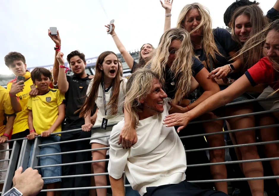 HLV Ecuador hóa thành "Người nhện" khi đội nhà lập chiến tích ở World Cup
