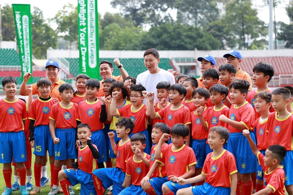 HLV Kim Sang Sik gây sốt HLV Kim Sang Sik gây sốt