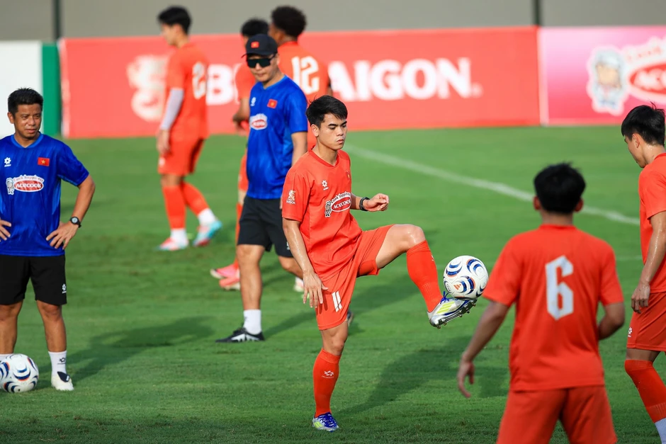 HLV Kim Sang-sik nhận thêm tổn thất lực lượng trước ASEAN Championship 2026 HLV Kim Sang-sik nhận thêm tổn thất lực lượng trước ASEAN Championship 2026