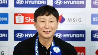 HLV Kim Sang-sik: 'Tôi sẽ vứt hết áo trắng trong tủ' - Báo TinVina