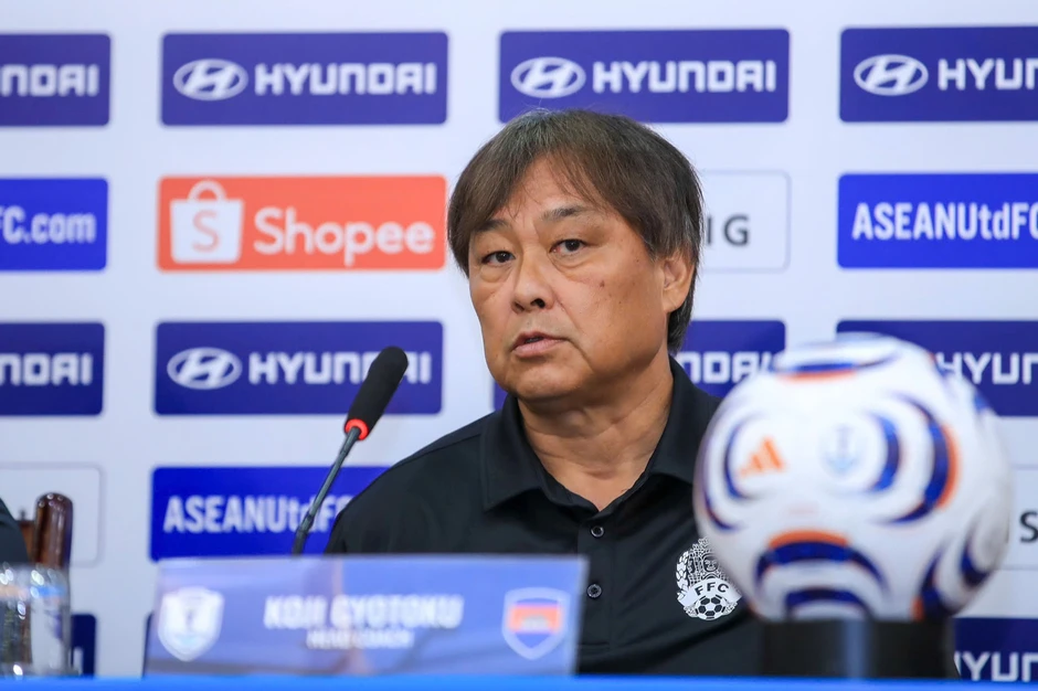 HLV Koji Gyotoku: 'Campuchia sẵn sàng tạo bất ngờ trước tuyển Việt Nam' HLV Koji Gyotoku: 'Campuchia sẵn sàng tạo bất ngờ trước tuyển Việt Nam'