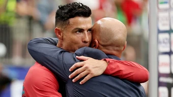 HLV Martinez: 'Ronaldo giúp Bồ Đào Nha không bị cuốn theo áp lực ở World Cup' - Báo TinVina