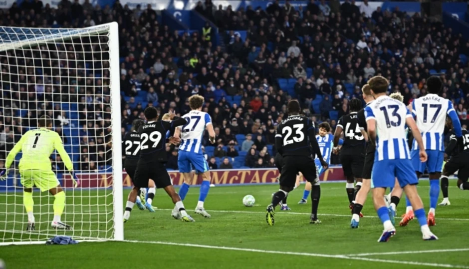 HLV Rosenior không còn bênh vực cầu thủ Chelsea - Báo TinVina
