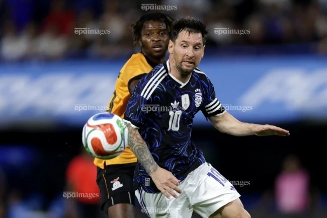 HLV Scaloni tiết lộ điều gây chấn động về Messi HLV Scaloni tiết lộ điều gây chấn động về Messi