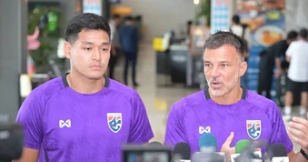 HLV Thái Lan nói gì về Việt Nam trước lúc lên đường dự FIFA ASEAN Cup?