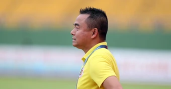 HLV Trần Tiến Đại tái xuất V-League