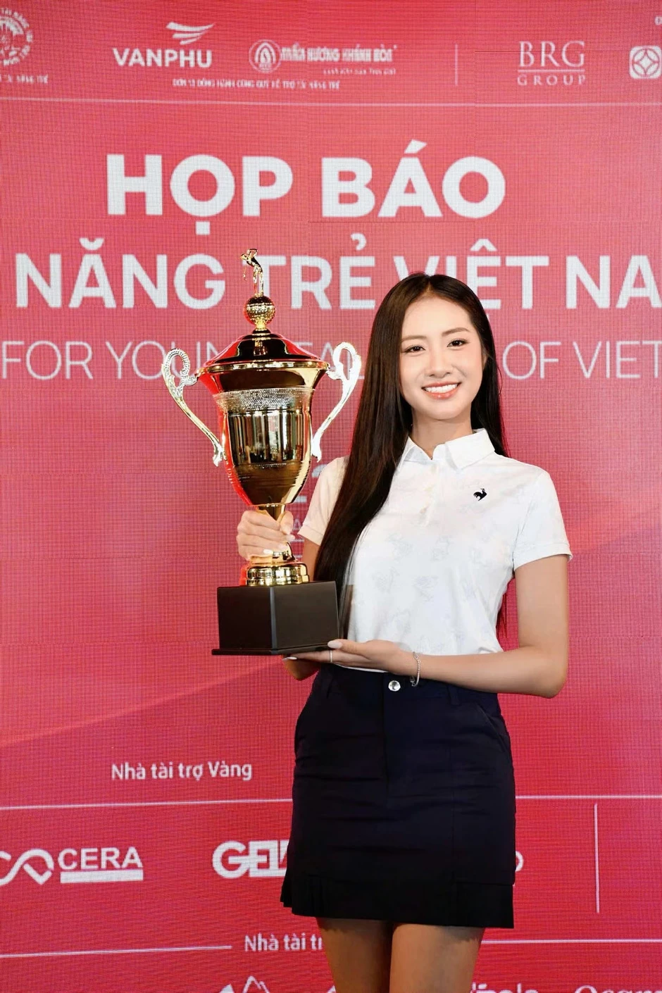 Hoa hậu Hà Trúc Linh là đại sứ giải Golf Non sông một dải lần thứ 2