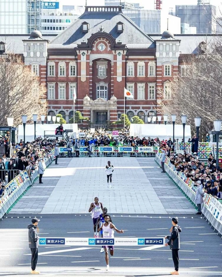 Hoàng Nguyên Thanh hụt kỷ lục Việt Nam tại Tokyo Marathon 2026 - Báo TinVina Hoàng Nguyên Thanh hụt kỷ lục Việt Nam tại Tokyo Marathon 2026 - Báo TinVina