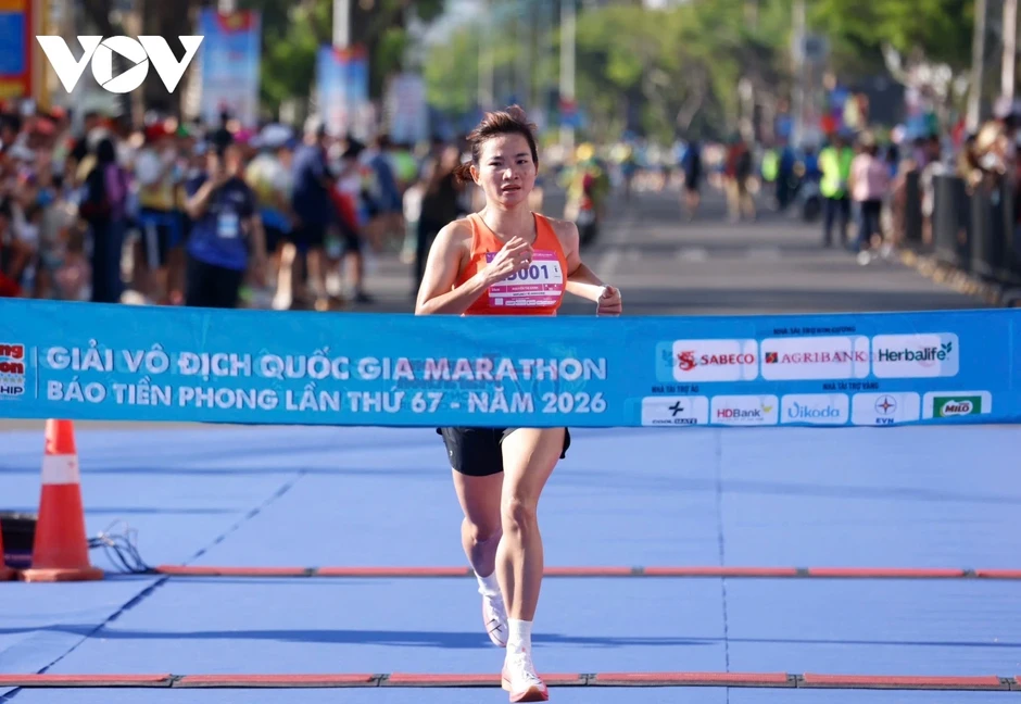 Hoàng Nguyên Thanh và Nguyễn Thị Oanh vô địch ở Tiền Phong Marathon 2026 Hoàng Nguyên Thanh và Nguyễn Thị Oanh vô địch ở Tiền Phong Marathon 2026