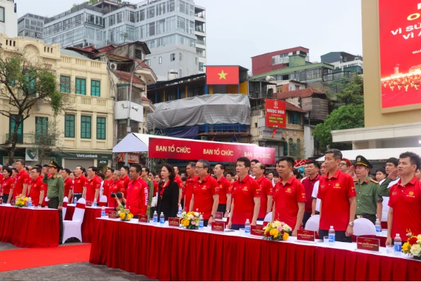 Hơn 1,3 triệu người trên cả nước tham gia Ngày chạy Olympic 2026, Vì sức khỏe toàn dân, Vì an ninh Tổ quốc Hơn 1,3 triệu người trên cả nước tham gia Ngày chạy Olympic 2026, Vì sức khỏe toàn dân, Vì an ninh Tổ quốc