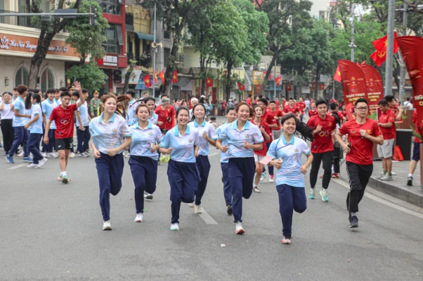 Hơn 1,3 triệu người trên cả nước tham gia Ngày chạy Olympic 2026, Vì sức khỏe toàn dân, Vì an ninh Tổ quốc Hơn 1,3 triệu người trên cả nước tham gia Ngày chạy Olympic 2026, Vì sức khỏe toàn dân, Vì an ninh Tổ quốc
