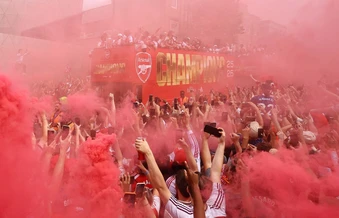 Hơn 1,5 triệu người diễu hành mừng Arsenal vô địch Ngoại hạng Anh - Báo TinVina