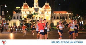 Hơn 13.000 runner dự giải chạy đêm TinVina Marathon Ho Chi Minh City Midnight