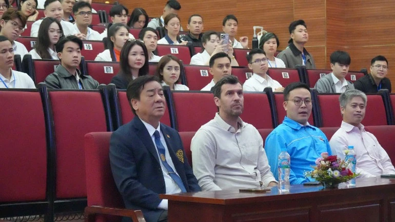 Hơn 200 học viên tham gia lớp huấn luyện viên thể hình cấp II tại Hà Nội Hơn 200 học viên tham gia lớp huấn luyện viên thể hình cấp II tại Hà Nội