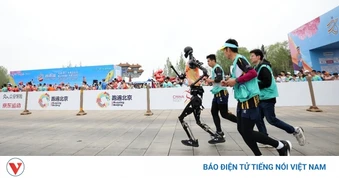 Hơn 300 robot tranh tài tại Giải chạy bán marathon robot hình người Bắc Kinh 2026