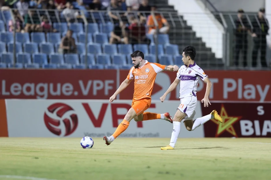 Hỗn loạn cuộc đua sinh tồn ở V-League Hỗn loạn cuộc đua sinh tồn ở V-League