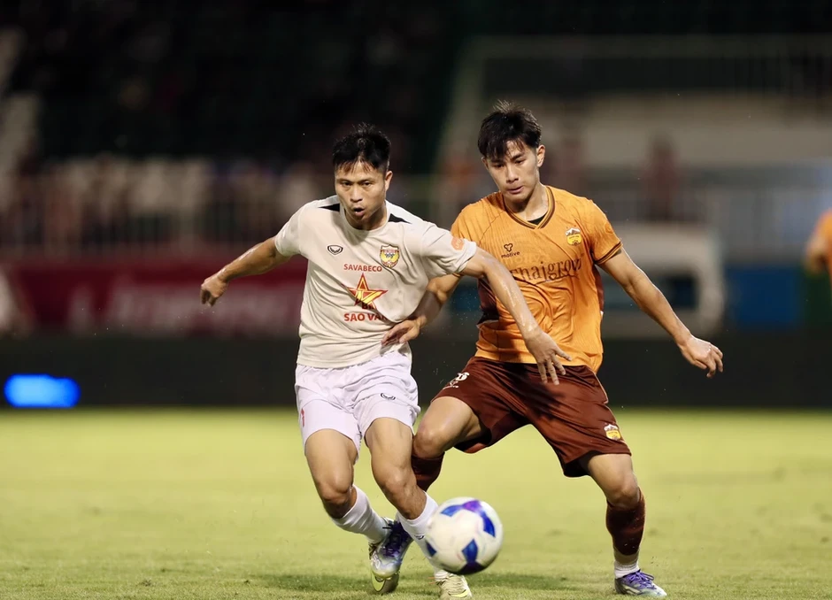 Hỗn loạn cuộc đua sinh tồn ở V-League Hỗn loạn cuộc đua sinh tồn ở V-League