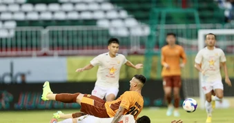 Hỗn loạn cuộc đua sinh tồn ở V-League