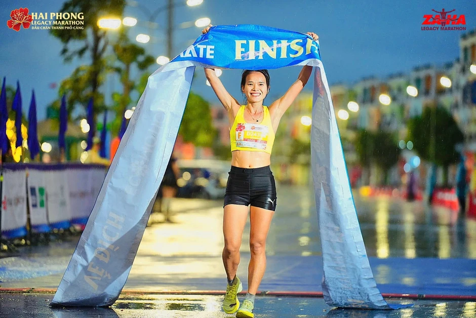 Hồng Lệ và Anh Khôi vô địch giải chạy Hải Phòng Legacy Marathon 2026 Hồng Lệ và Anh Khôi vô địch giải chạy Hải Phòng Legacy Marathon 2026