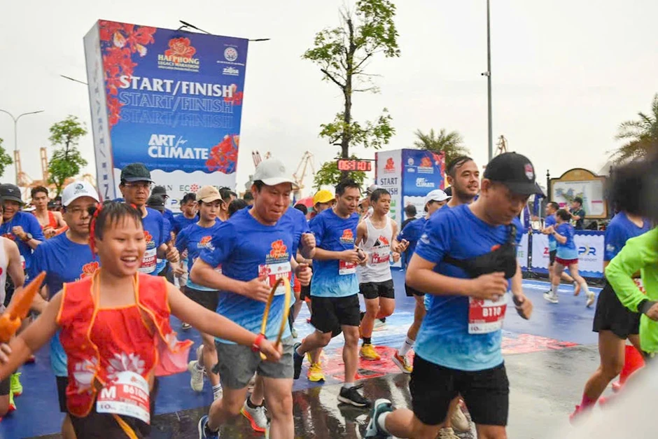 Hồng Lệ và Anh Khôi vô địch giải chạy Hải Phòng Legacy Marathon 2026 Hồng Lệ và Anh Khôi vô địch giải chạy Hải Phòng Legacy Marathon 2026